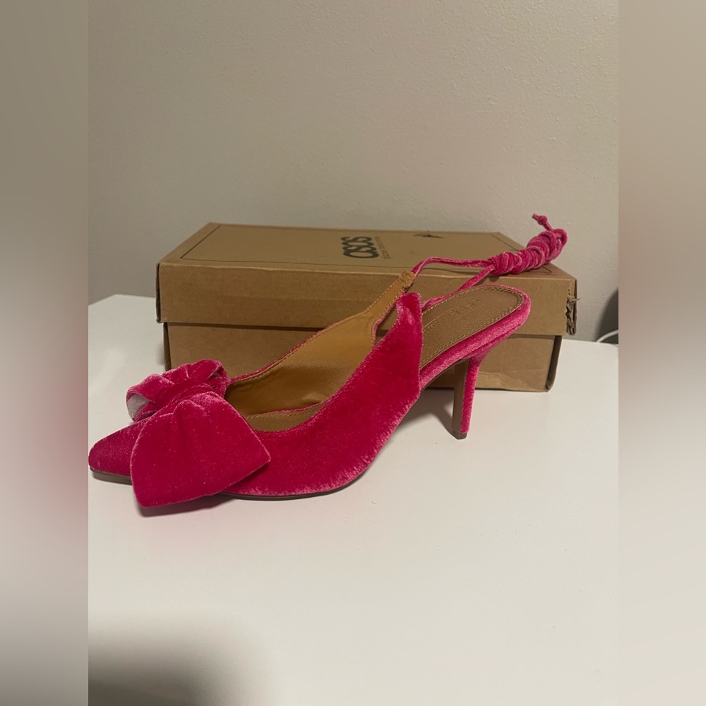 Velvet mid-heels